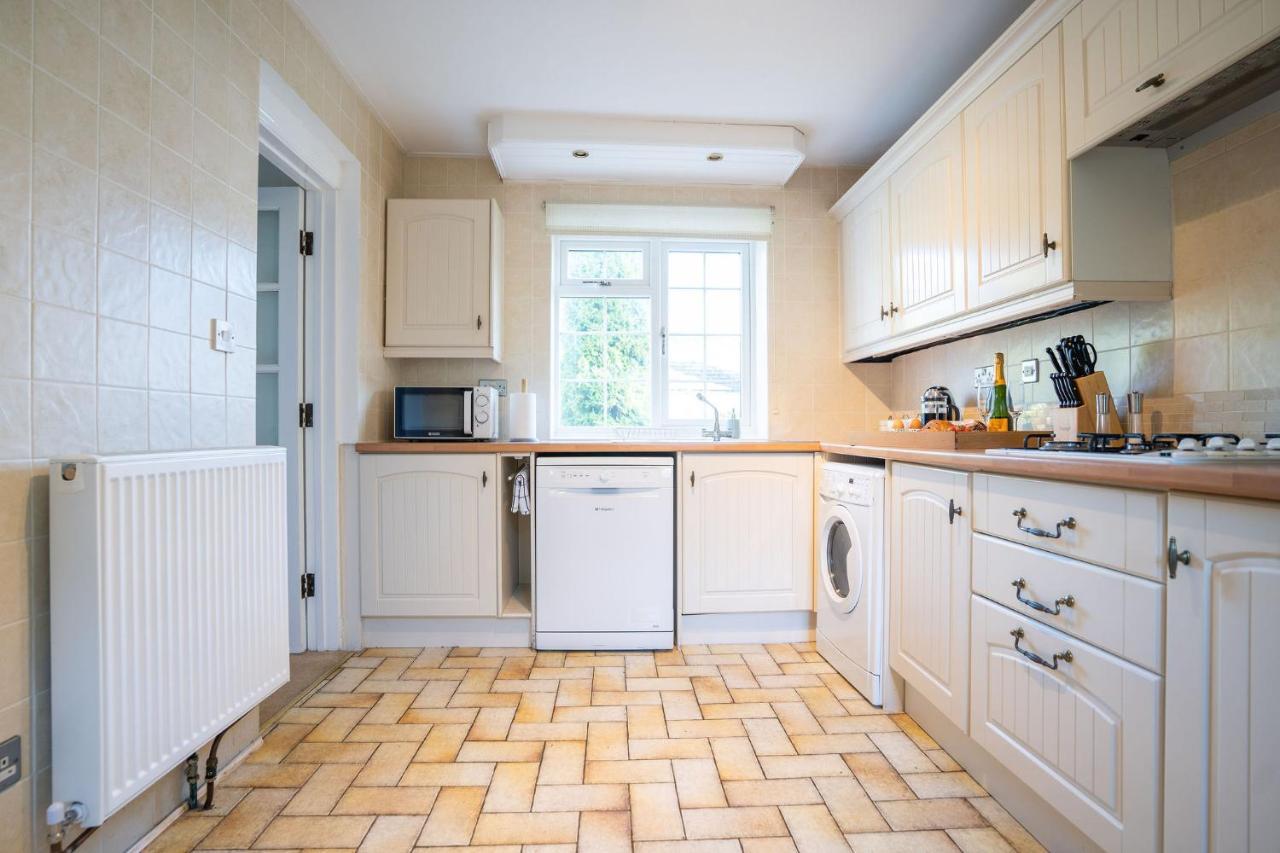 Beautiful Detached Home In Quaint Village Setting Wetherby Exterior photo